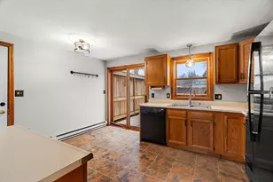 37 Highland St, Auburn, MA 01501 - Photo 3