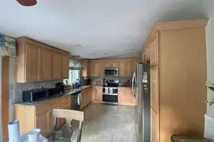 7 Cleveland Rd, Peabody, MA 01960 - Photo 3