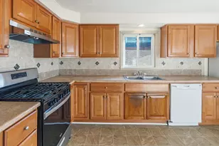 312 Rivet St, New Bedford, MA 02744 - Photo 7