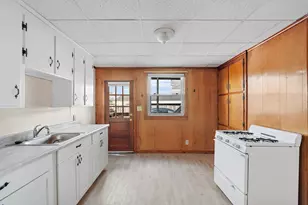 4 Sutherland St, Lowell, MA 01850 - Photo 9