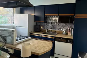 50 Williamsburg Dr, Springfield, MA 01108 - Photo 9