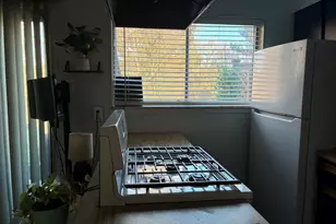 50 Williamsburg Dr, Springfield, MA 01108 - Photo 11