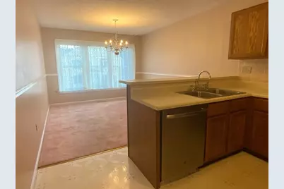 10 Castlegate Dr #10, Springfield, MA 01129 - Photo 3