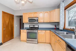 17 Cleveland Ave, Everett, MA 02149 - Photo 7