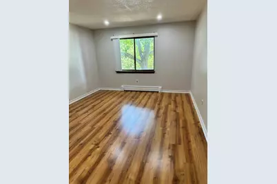 9 Hallmark Gardens #6, Burlington, MA 01803 - Photo 3