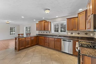 307 Bullard St, Holden, MA 01520 - Photo 9