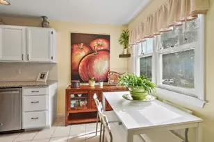 237 Heritage Dr, Northbridge, MA 01588 - Photo 3