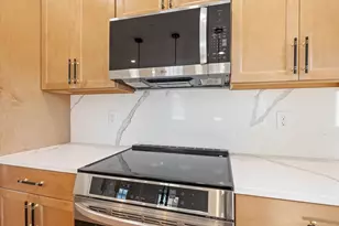 9 Swan St, Beverly, MA 01915 - Photo 9