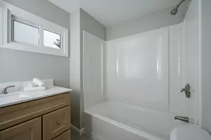 218 Holden St, Worcester, MA 01606 - Photo 17