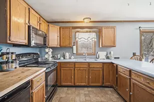 38 S Plain Rd, Sunderland, MA 01375 - Photo 5