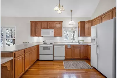 27 Holly Lane #27, Dracut, MA 01826 - Photo 7