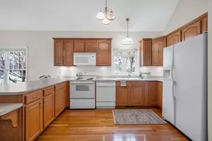 27 Holly Ln, Dracut, MA 01826 - Photo 7