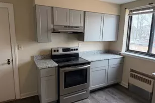 14 Ashland St, Worcester, MA 01609 - Photo 3