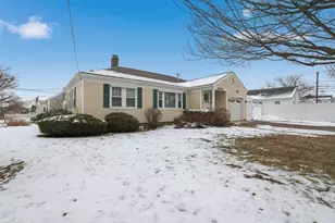 14 Caswell St, New Bedford, MA 02745 - Photo 3