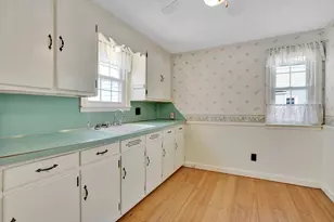 56 Pennsylvania Ave, Springfield, MA 01118 - Photo 5