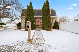 1082 Essex St, Lawrence, MA 01841 - Photo 3