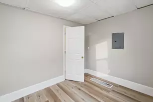 14 Hacker St, Worcester, MA 01603 - Photo 9