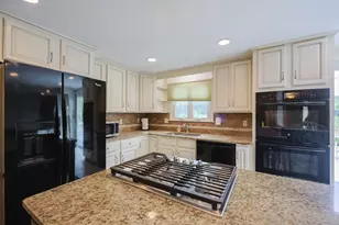 110 Cobblestone Ln, Bridgewater, MA 02324 - Photo 25