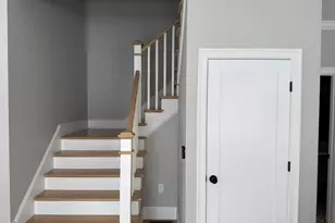 33 Hovey St, Watertown, MA 02472 - Photo 9