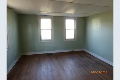 49 South St, Agawam, MA 01001 - Photo 5