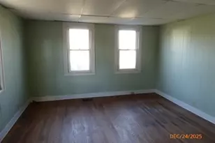 49 South St, Agawam, MA 01001 - Photo 5