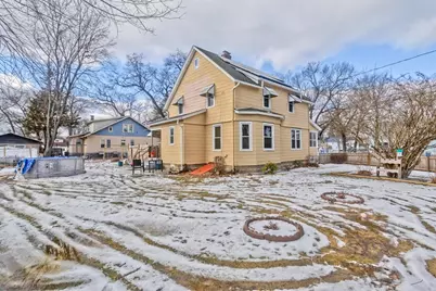 41 Embury St, Springfield, MA 01109 - Photo 11