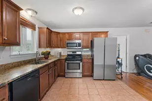 18 Edinboro Ave, Brockton, MA 02301 - Photo 9
