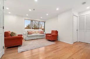 20 Webster St, Brookline, MA 02446 - Photo 5