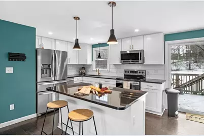 54 Methuen Rd, Dracut, MA 01826 - Photo 7