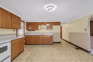 16 Peabody Ave, Dracut, MA 01826 - Photo 7