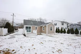 232 Pleasant St, Melrose, MA 02176 - Photo 35