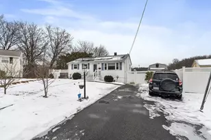 67 Wedgemere Dr, Lowell, MA 01852 - Photo 5