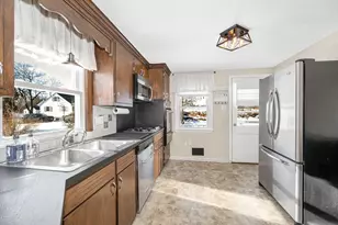 22 Barry Ave, Dracut, MA 01826 - Photo 7