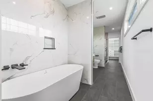 360 Athens St, Boston, MA 02127 - Photo 17