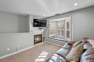 709 Gazebo Cir, Reading, MA 01867 - Photo 3