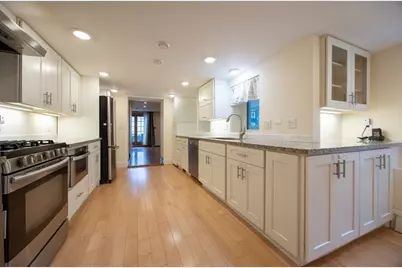 18 Beacon Place #18, Melrose, MA 02176 - Photo 3