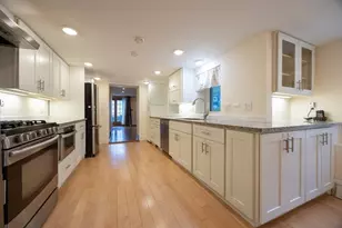 18 Beacon Pl, Melrose, MA 02176 - Photo 3