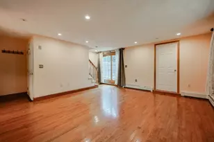 18 Beacon Pl, Melrose, MA 02176 - Photo 9