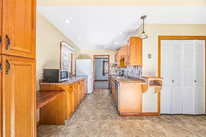 39 McCarthy Ave, Chicopee, MA 01020 - Photo 5