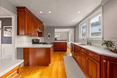 24 Lowell St, Woburn, MA 01801 - Photo 7