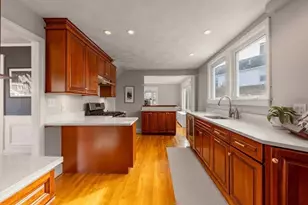 24 Lowell St, Woburn, MA 01801 - Photo 7