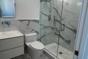 726 E 8th St, Boston, MA 02127 - Photo 9