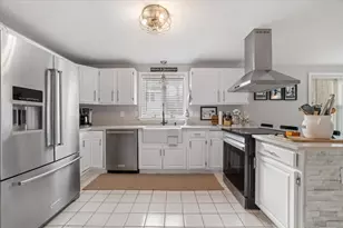 19 Fernwood Dr, Rutland, MA 01543 - Photo 3