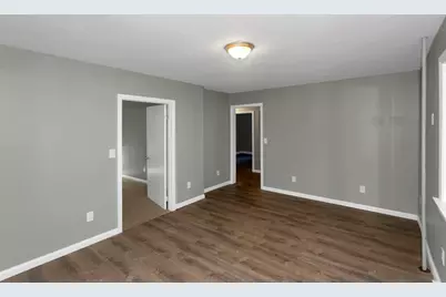 49 View St, Holyoke, MA 01040 - Photo 9