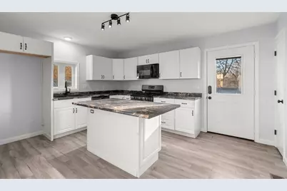 1222 Gar Hwy, Swansea, MA 02777 - Photo 3