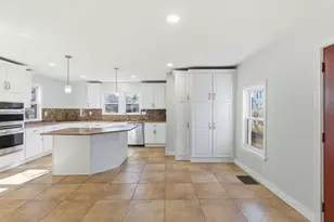 36 Chestnut St, Marlborough, MA 01752 - Photo 5