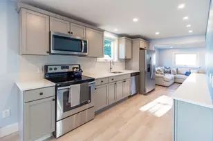 18 Beach St, Plymouth, MA 02360 - Photo 1
