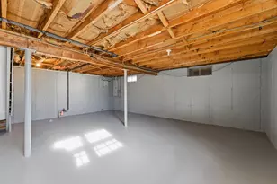 13-15 Decatur St, Springfield, MA 01151 - Photo 35