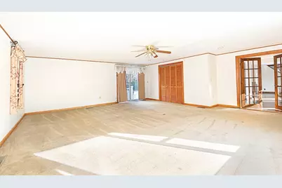 49 Pleasant St, Lunenburg, MA 01462 - Photo 15