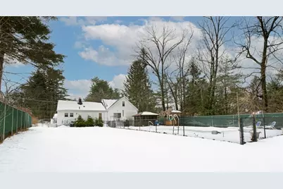 49 Pleasant St, Lunenburg, MA 01462 - Photo 3